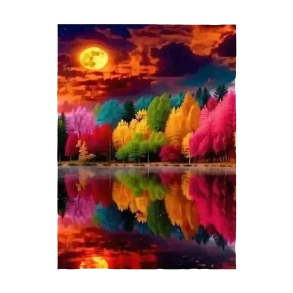 Broderie diamant d'une rangée d'arbres rouges, jaunes et verts reflétés dans un lac sous une pleine lune orange